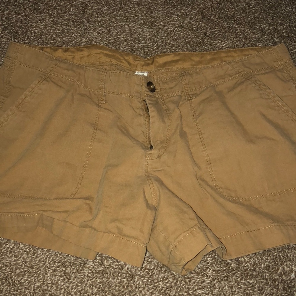 khaki shorts